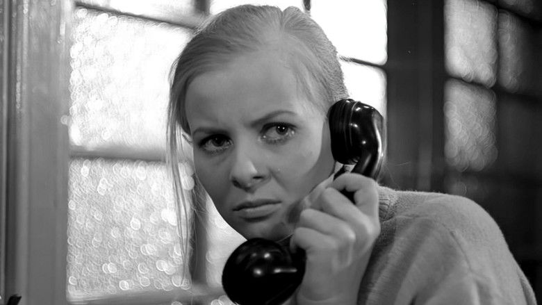 кадр из фильма Mały