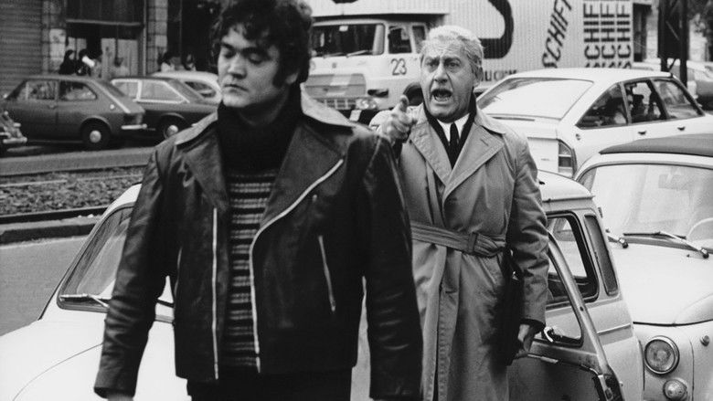 кадр из фильма Мелкий–мелкий буржуа