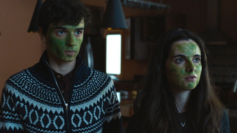 кадр из фильма Одни дома