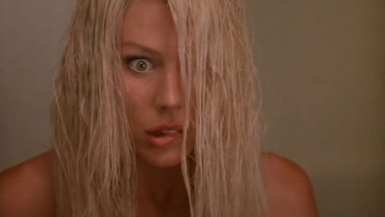 кадр из фильма Настоящая блондинка