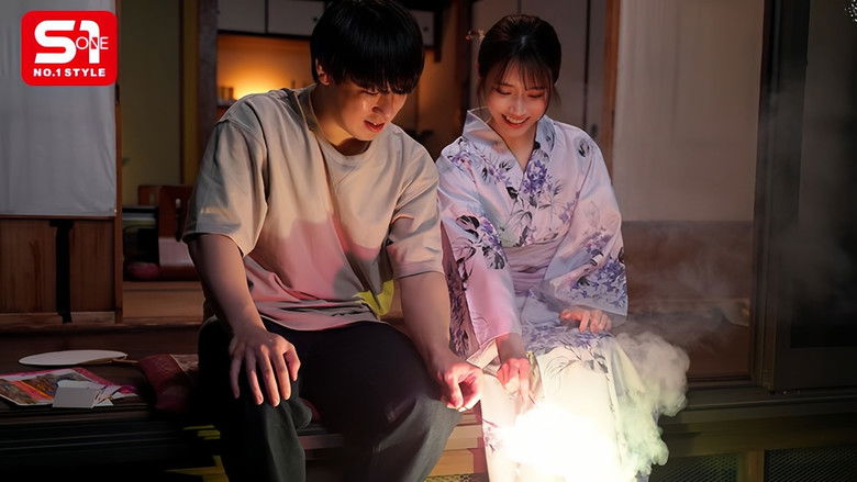 кадр из фильма 8月26日 花火大会の夜 ずっと両片想いだった僕らは結ばれ 十数年分の’好き’をぶつけ合うように身体を貪り合った 河北彩伽