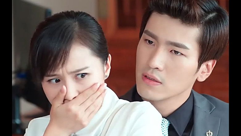 кадр из фильма Слепой босс и его маленькая ассистентка