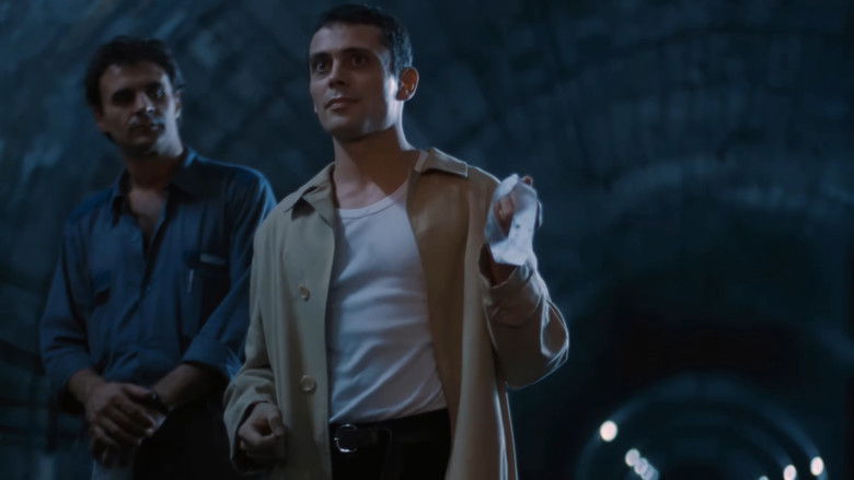 кадр из фильма Мебиус