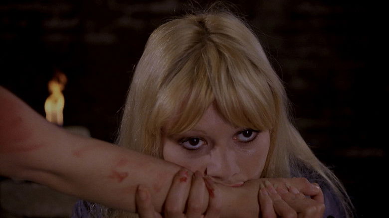 кадр из фильма Живая мертвая девушка