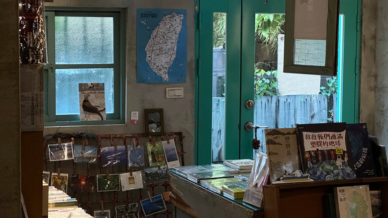кадр из фильма 書店裡的影像詩：停駐與穿越