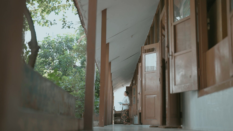 кадр из фильма Fatmawati, Elegi Bunga Pertiwi