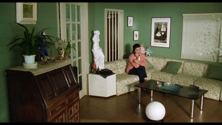 кадр из фильма Дверь