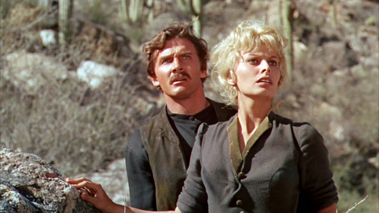 кадр из фильма Чертовка в розовом трико