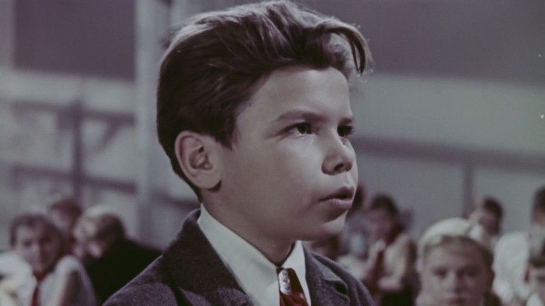 кадр из фильма Улица младшего сына