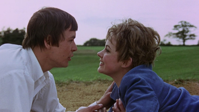 кадр из фильма Here We Go Round the Mulberry Bush