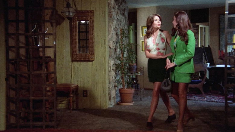 кадр из фильма A Scream in the Streets