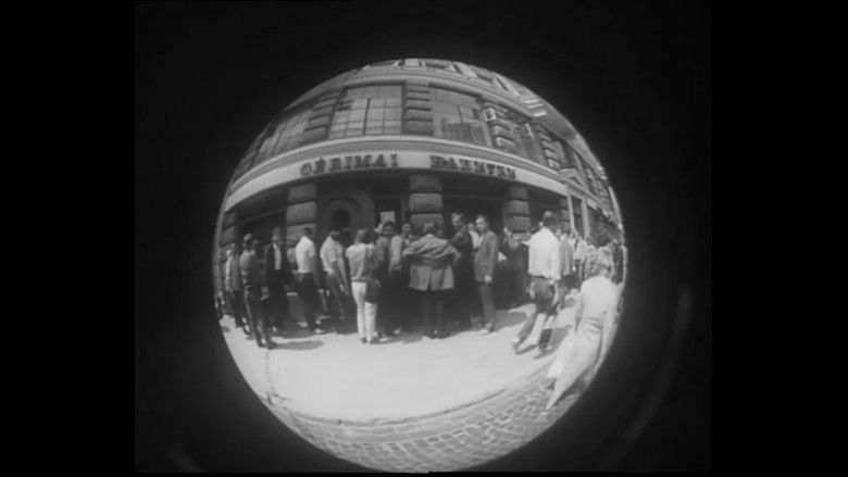 кадр из фильма Ufonautams sugrįžus