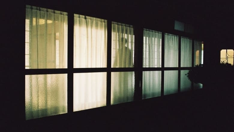 кадр из фильма Труды и дни (Таёко Сиодзири в бассейне Сиотани)