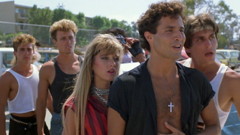 кадр из фильма Стенка на стенку