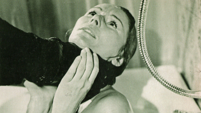 кадр из фильма Голая... если мертвая