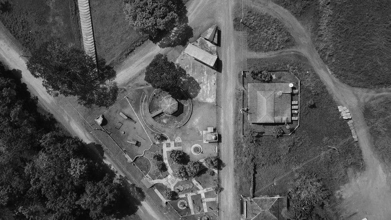 кадр из фильма Fordlandia Malaise