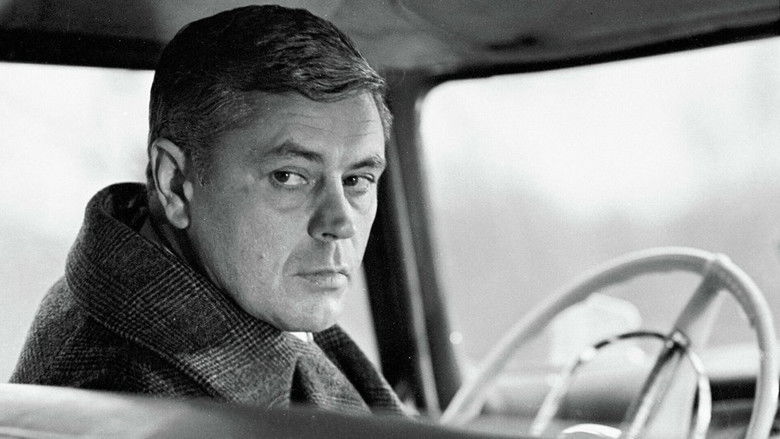 кадр из фильма Мертвый сезон