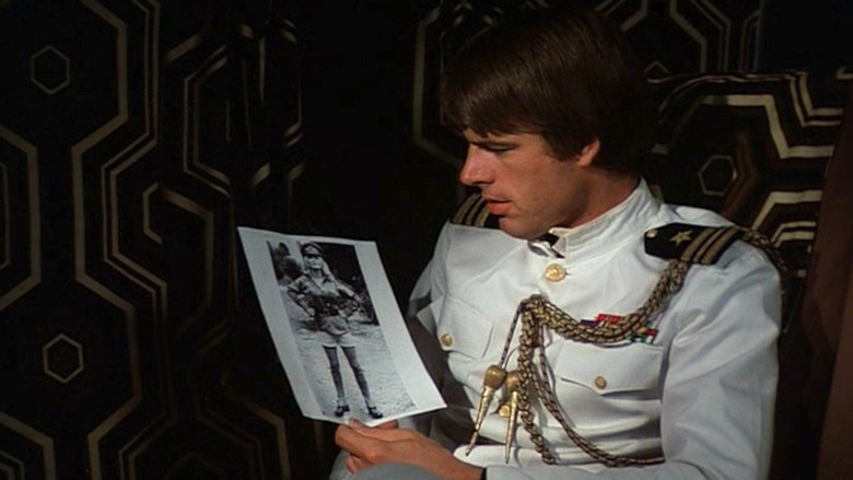 кадр из фильма Ильза — хранительница гарема нефтяного шейха