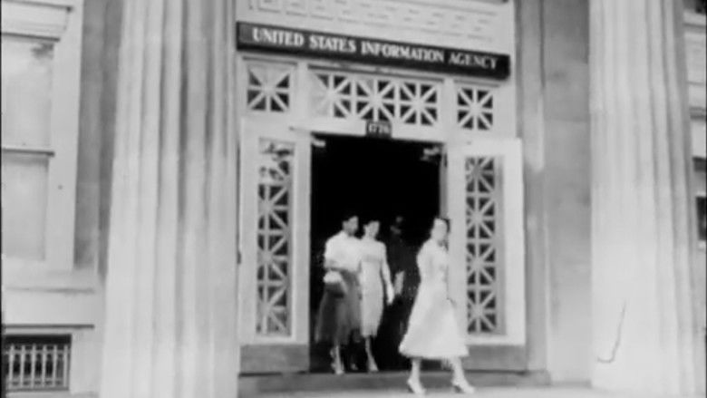 кадр из фильма America Presents America