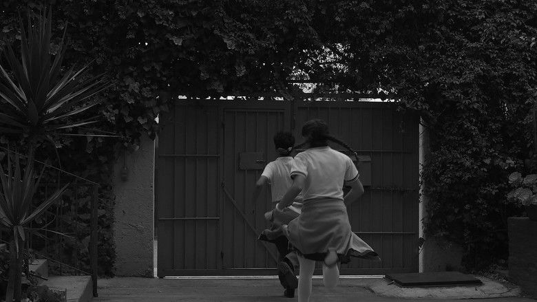 кадр из фильма La edad de la decencia