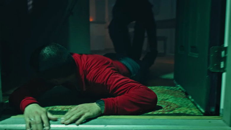 кадр из фильма When the Pizza Delivery Guy Walks in on a Robbery