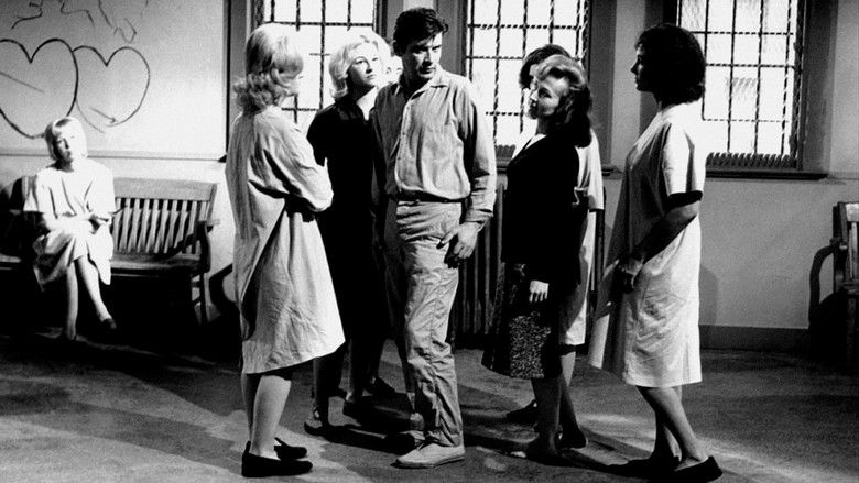 кадр из фильма Шоковый коридор