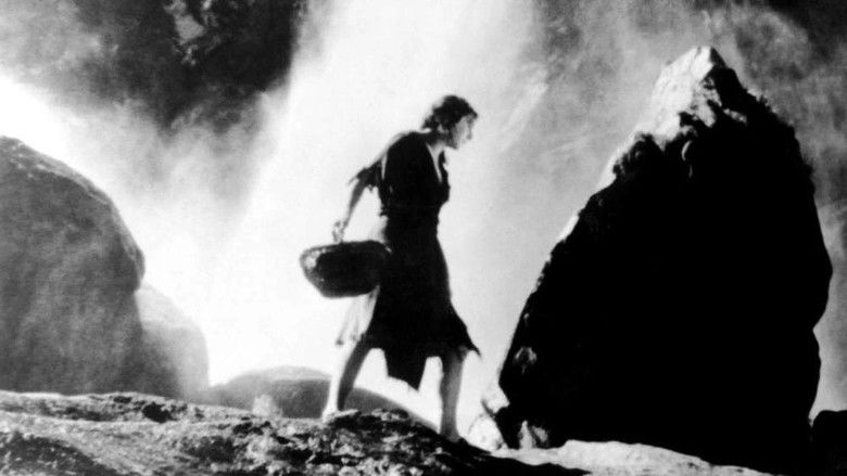 кадр из фильма Голубой свет