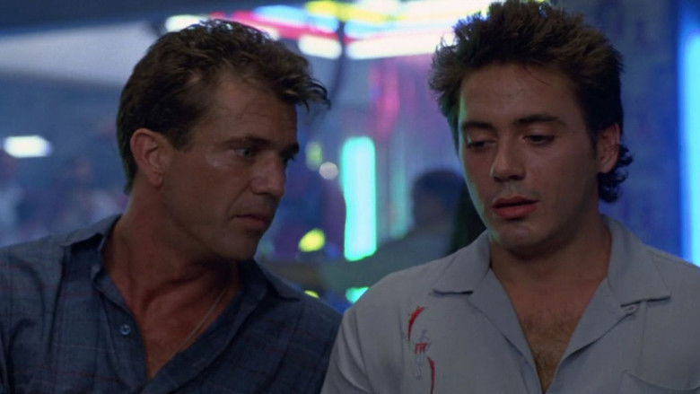 кадр из фильма Эйр Америка