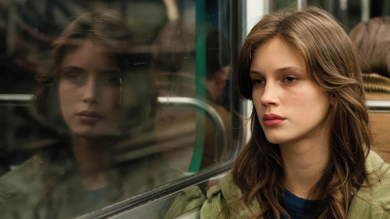 кадр из фильма Молода и прекрасна