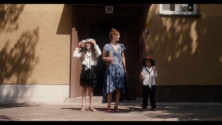 кадр из фильма MADRE