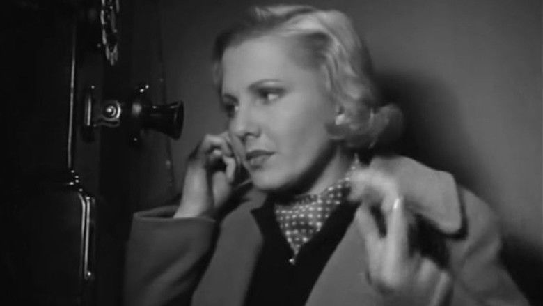 кадр из фильма Весь город говорит