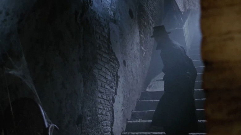 кадр из фильма Кровь и черные кружева