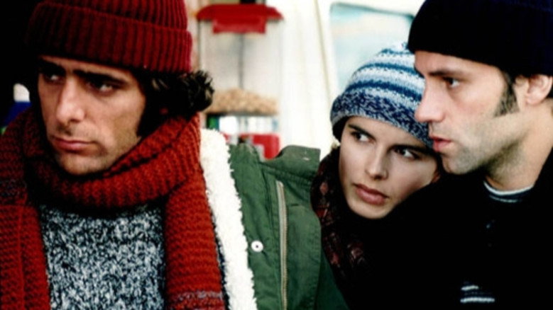 кадр из фильма В революцию на двух лошадях