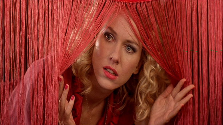 кадр из фильма Четверо похорон и одна свадьба