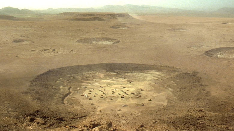 кадр из фильма У холмов есть глаза