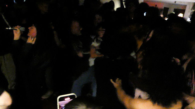 кадр из фильма LIGHTS OUT