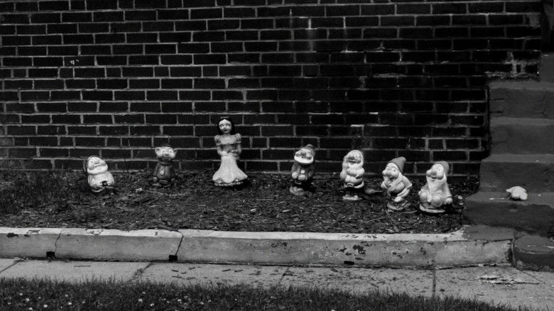 кадр из фильма empty alice