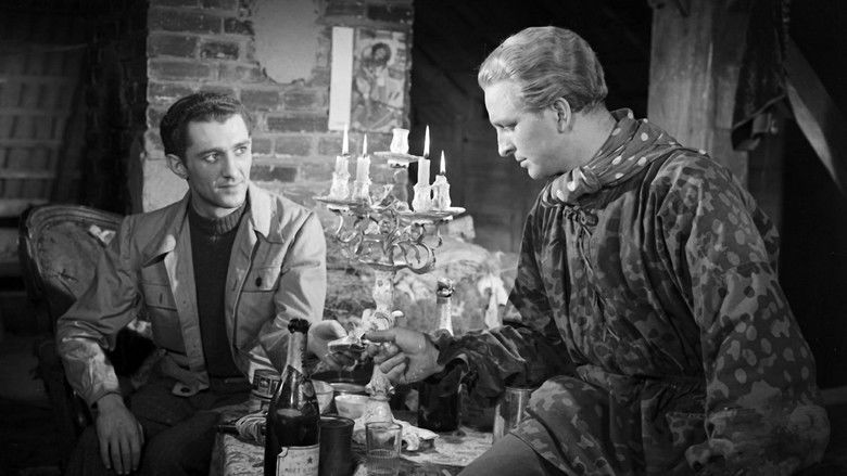 кадр из фильма Непокорённый город / Варшавский Робинзон