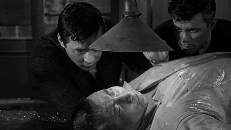 кадр из фильма Кровавое кимоно