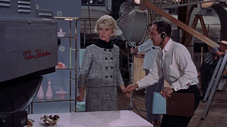 кадр из фильма The Thrill of It All