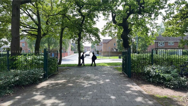 кадр из фильма Post Traumatic Chess Disorder