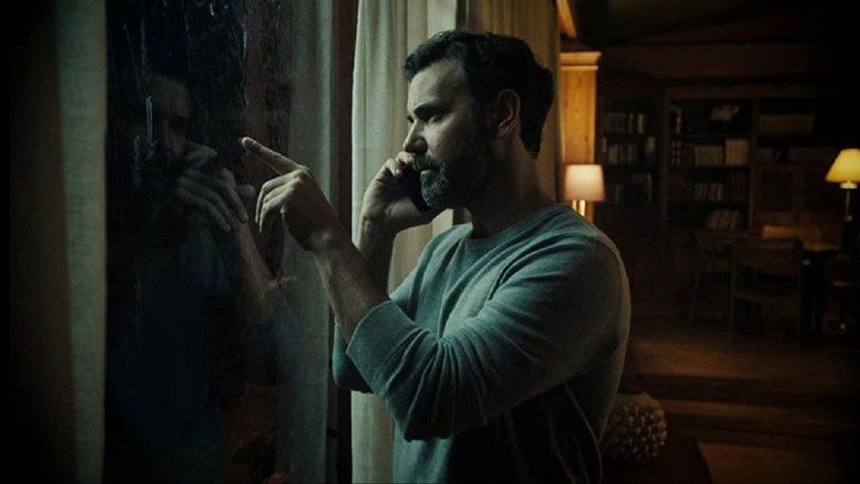 кадр из фильма Посетитель