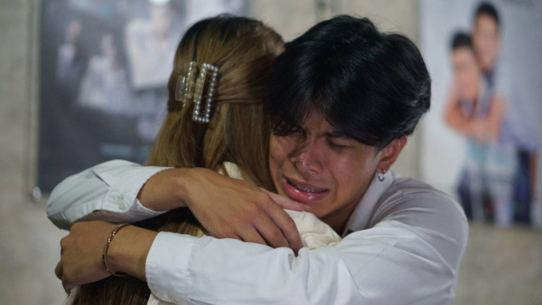 кадр из фильма ฝึกงานปีสี่ เห็นผีที่บริษัท
