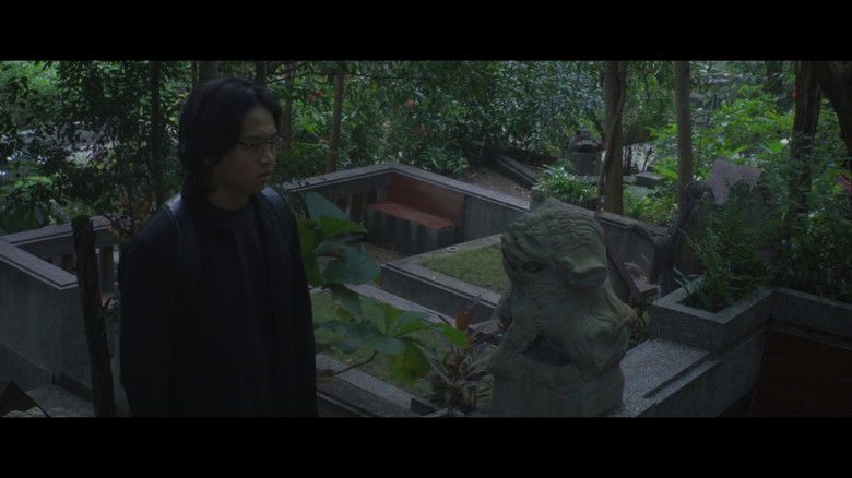 кадр из фильма LOOK IT SIDE