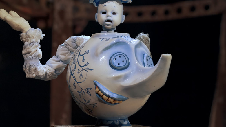 кадр из фильма Smiling with Tea