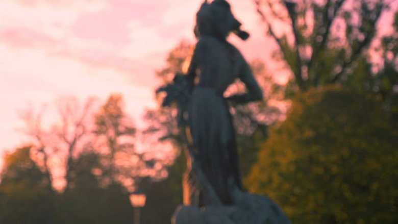 кадр из фильма Newton's cradle