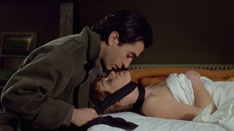 кадр из фильма Потаскушка