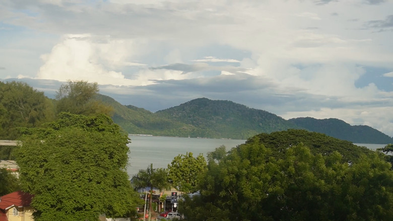 кадр из фильма malaysian mcdonalds