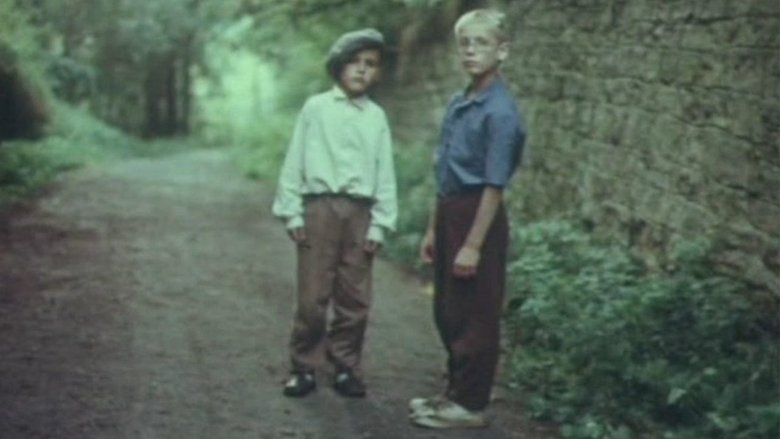 кадр из фильма Счастливое детство