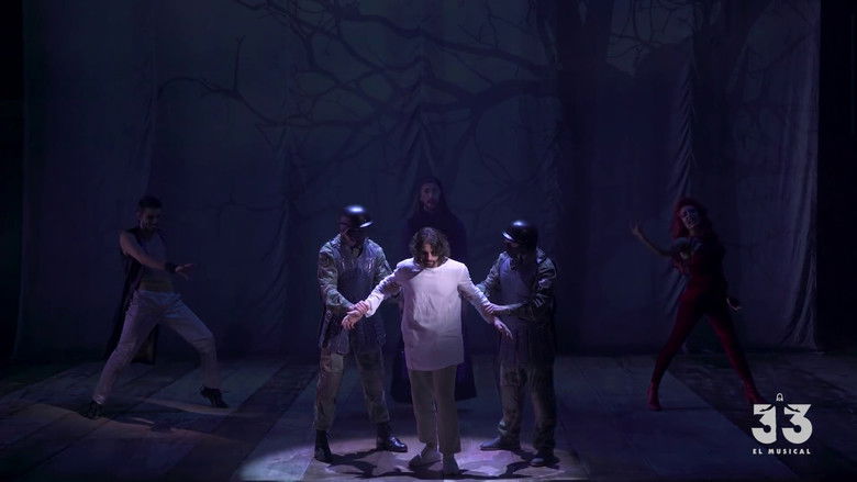 кадр из фильма 33 El Musical